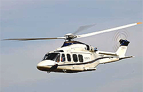  Helicóptero usado por el F.C. Barcelona (Barça): 

Pues no estoy seguro pero creo que era un Agusta AW139.

Si 00