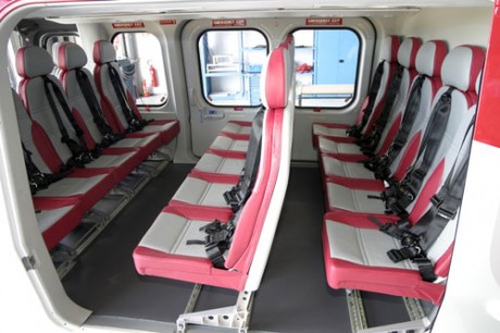 Helicóptero usado por el F.C. Barcelona (Barça): 

Pues no estoy seguro pero creo que era un Agusta AW139.

Si 10