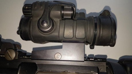 Hola, vendo Aimpoit Comp M2, de 4 moas,  tiene puesta la funda de goma del Comp 3, kill fash, con motura 02