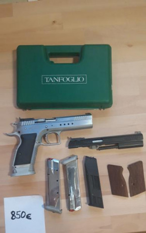 Tamfoglio Limited Custon 9 pb y carro del 22lr.
Estado en muy buenas condiciones.
Lleva tres cargadores 00