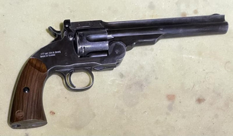 Vendo estos tres revólveres, un Webley, un Schofield y un Sigle Action, los tres de CO2, el Webley dispara 01