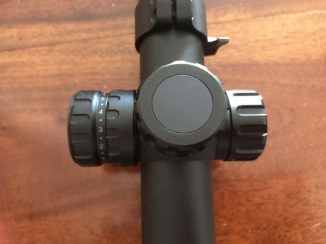 Se ofrece un magnifico visor MINOX ZX 5-25x50, con retícula iluminada con variación de intensidad, tubo 02