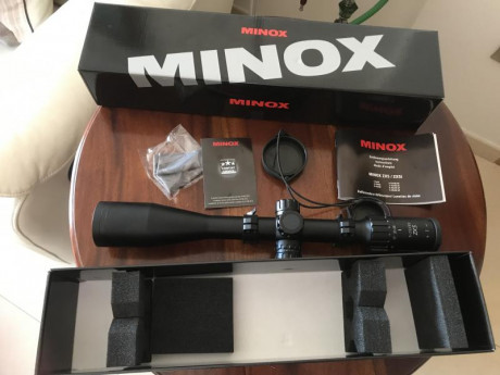 Se ofrece un magnifico visor MINOX ZX 5-25x50, con retícula iluminada con variación de intensidad, tubo 00