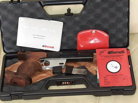 Vendo Benerlli Mp90, calibre 32, en perfecto estado, no se cuantos tiros habrá tirado cálculo que sobre 10