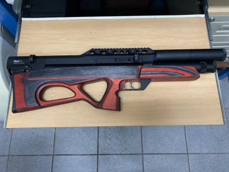 Por exceso de armas y por que ahora mismo estoy con otros hobbys voy a sacarme algunos de mis amores.
EDGUN 02