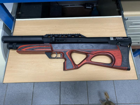 Por exceso de armas y por que ahora mismo estoy con otros hobbys voy a sacarme algunos de mis amores.
EDGUN 01