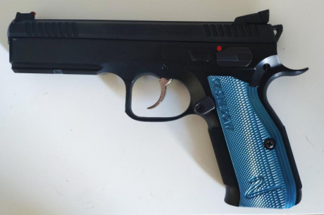 Pongo en venta mi Cz Shadow 2, calibre 9 mm, guiada en licencia F, color azul, con 3 cargadores y maletín 00