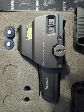 VENDIDO!!! visor holográfico Eotech 516 A65.
Precio 280€ más gastos envío.
Original, no copia. No es un 11