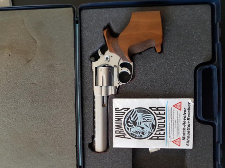 Vendo revolver Weihrauch Target Trophy cal 32. El revolver está impoluto como se puede apreciar en las 02