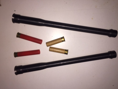 Se venden dos reductores de calibre para escopeta del 12.
Son de los “largos” de 25 cts. de longitud 
Reducen 01