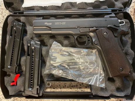 Buenas tardes,
Un compañero pone a la venta su Sig Sauer 1911 - 22. La pistola solo ha tenido dos dueños 00