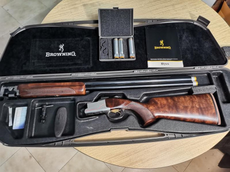 Vendo Browning B725, Sporter/Trap. Con chokes originales extender DS de la marca. 76 cm de cañón. Impecable 02