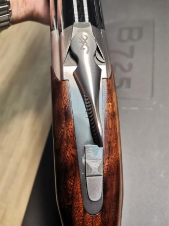 Vendo Browning B725, Sporter/Trap. Con chokes originales extender DS de la marca. 76 cm de cañón. Impecable 00