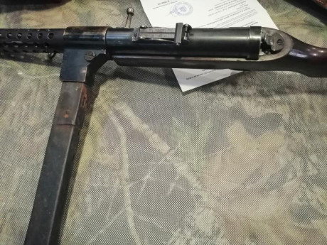 Arma magnificamente conservada,posiblemente única en España,con certificado BOPE actual y dos bolsas rígidas 20