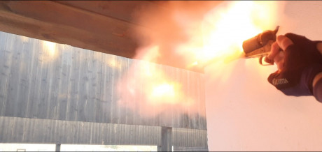 Hola, he encontrado este video, donde se ve a un tirador, que dispara un arma de avancarga, y al parecer 72