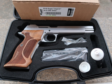 Limpiando el armero, me he encontrado con esta joya que ya la tenía prácticamente olvidada.

Se trata 01