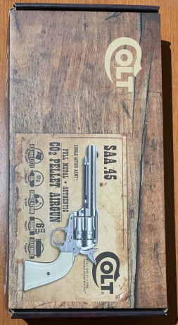 Vendo estos tres revólveres, un Webley, un Schofield y un Sigle Action, los tres de CO2, el Webley dispara 20