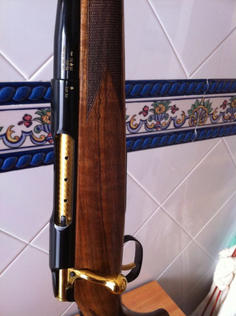 El amigo Antonio me dice q le anuncie este rifle para su venta.

Es un Sauer 90 final edición, en calibre 11