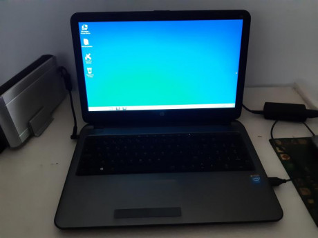 SE PUEDE CERRAR
Vendo ordenador portátil HP 250 G3 Notebook PC.
Muy muy poco uso. Nuevo costó 375 euros. 02