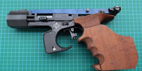 Después de mi regreso del extranjero por motivos laborales, pongo de nuevo a la venta este arma, dejando 01