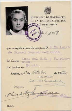  EN RECUERDO Y HOMENAJE A LOS QUE YA NO ESTÁN. 

Si pones en  GOOGLE   PASAPORTES EN LA MEMORIA  da igual 41