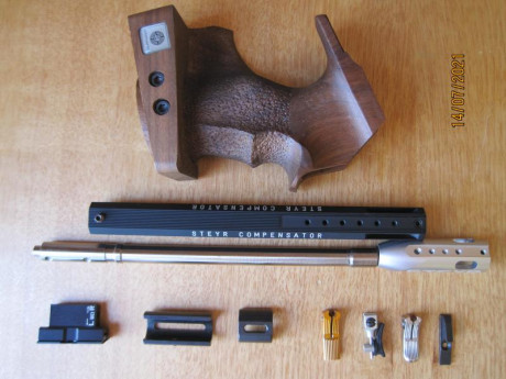 Se venden varios accesorios para pistola de aire STEYR (los precios son sin portes).
-Empuñadura Steyr 00
