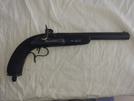 Vendo a poder ser en lote las siguientes armas:

Pistola Ardesa F.Rochatte Paris cal .45 - Solo disparó 22