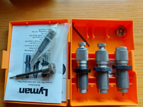 Muy buenas,

Pongo a la venta un juego de dies Lyman multo deluxe carbide. 

Tienen poco uso, ya que los 02