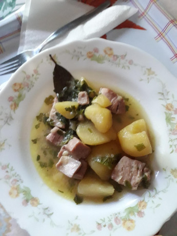 Hoy para comer acelgas hervidas y chuletón de vaca gallega vieja con seis semanas de maduración en cámara 60