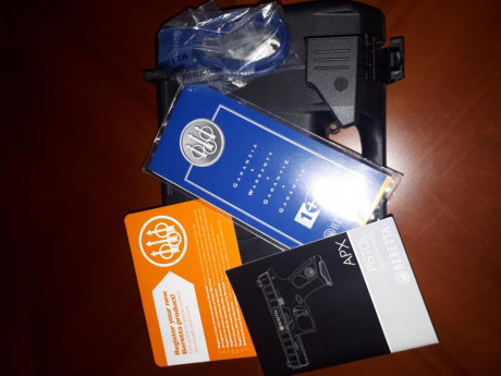 Vendo Beretta apx en estado excelente muy poco uso tres culatines gris desierto y negro láser y linterna 20
