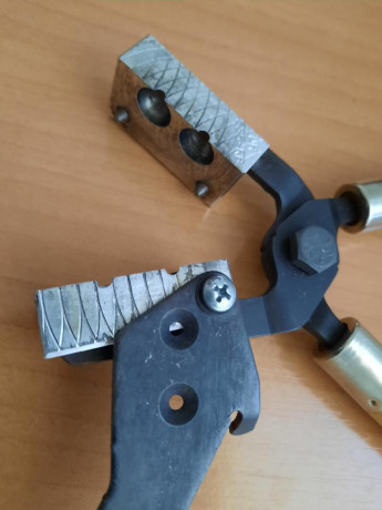 Se vende turquesa de calibre 535 de doble cavidad de la marca Lee.

Precio 20 euros. 01