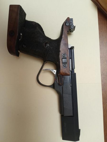 Vendo Unique DES/32-U con bastante piecerío, cuatro cargadores, tres contrapesos, repuestos, cazavainas, 02