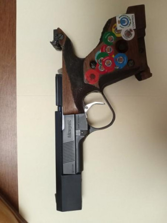 Vendo Unique DES/32-U con bastante piecerío, cuatro cargadores, tres contrapesos, repuestos, cazavainas, 01