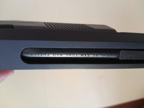 Vendo Unique DES/32-U con bastante piecerío, cuatro cargadores, tres contrapesos, repuestos, cazavainas, 10