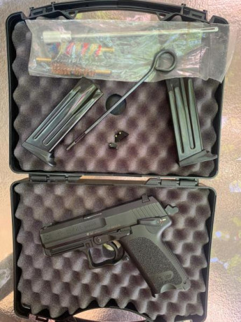 En venta HK Compact. Pocos disparos, sobre 300.
De regalo las fundas y unas miras de repuesto.
300€ + 01