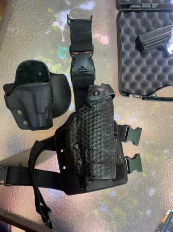 En venta HK Compact. Pocos disparos, sobre 300.
De regalo las fundas y unas miras de repuesto.
300€ + 00