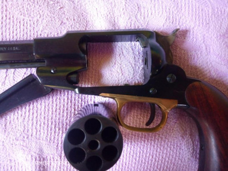 Vendo un revólver de la marca Pietta del calibre 44 con un sólo uso.
Lo compré, probé y vi que casi no 171
