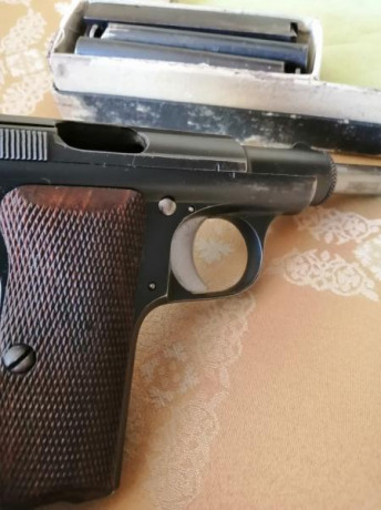Hola buenas tardes, pongo a la venta esta ASTRA 300 del cal 9c con 4 cargadores, funda interior, baqueta 00