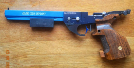 VENDO PISTOLA alfa proj co2.Apta para botellines 12g o deposito.Completa con todos los accesorios.ESTÁ 01