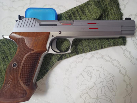 Se vende Sig Sauer P210 Supertarget Silver. Muy poco uso, se entrega en su maletín original con su manual 11