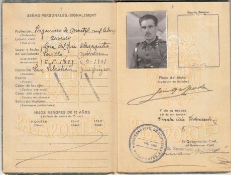  EN RECUERDO Y HOMENAJE A LOS QUE YA NO ESTÁN. 

Si pones en  GOOGLE   PASAPORTES EN LA MEMORIA  da igual 62