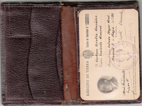  EN RECUERDO Y HOMENAJE A LOS QUE YA NO ESTÁN. 

Si pones en  GOOGLE   PASAPORTES EN LA MEMORIA  da igual 61