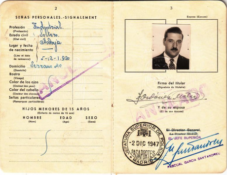  EN RECUERDO Y HOMENAJE A LOS QUE YA NO ESTÁN. 

Si pones en  GOOGLE    PASAPORTES EN LA MEMORIA   da 62