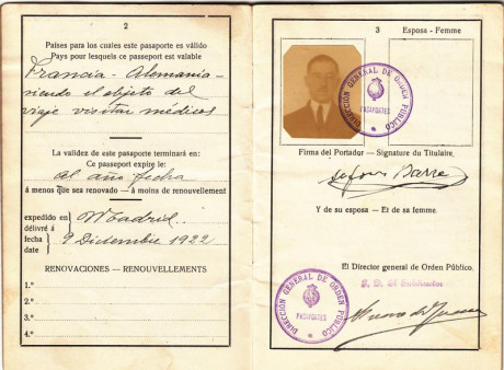  EN RECUERDO Y HOMENAJE A LOS QUE YA NO ESTÁN. 

Si pones en  GOOGLE    PASAPORTES EN LA MEMORIA   da 22