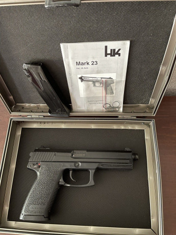 Saludos. 

Un amigo pone a la venta su HK Mak 23 en calibre 45ACP. Lo tiene en el armero hace años, justo 01