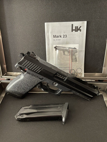 Saludos. 

Un amigo pone a la venta su HK Mak 23 en calibre 45ACP. Lo tiene en el armero hace años, justo 00