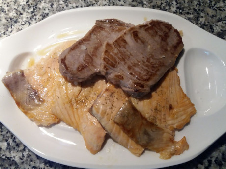 Hoy para comer acelgas hervidas y chuletón de vaca gallega vieja con seis semanas de maduración en cámara 170
