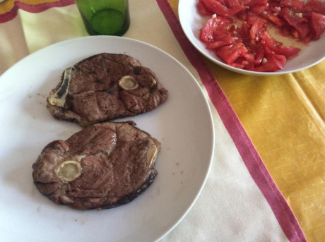 Hoy para comer acelgas hervidas y chuletón de vaca gallega vieja con seis semanas de maduración en cámara 71