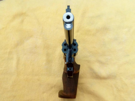 No voy a explicar las cualidades del arma, el que tenga interés, le propongo que busque y se deleite en 20