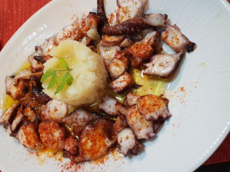 Hoy para comer acelgas hervidas y chuletón de vaca gallega vieja con seis semanas de maduración en cámara 110